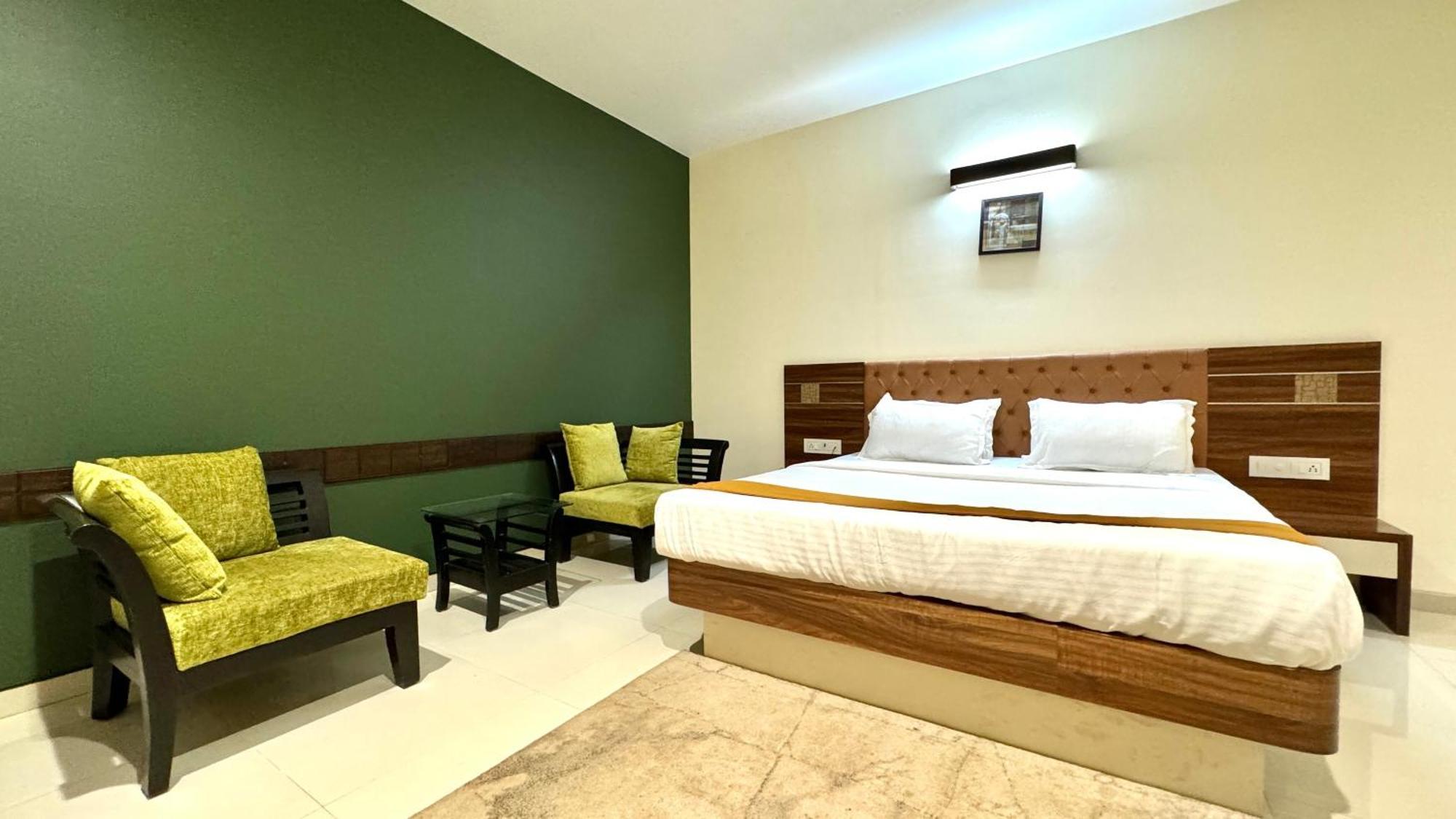 Hotel Sadhana Executive Dapoli Ngoại thất bức ảnh