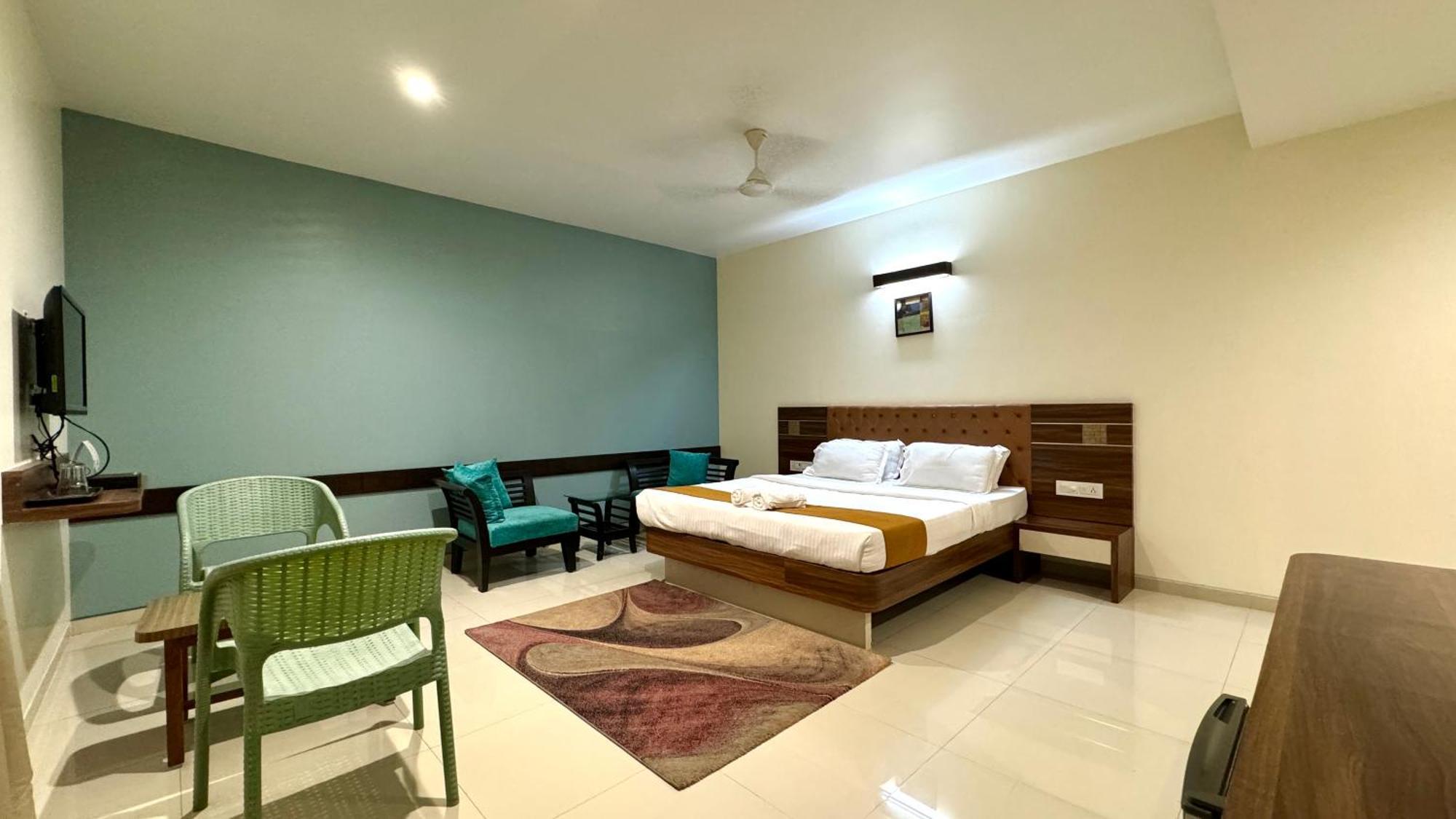 Hotel Sadhana Executive Dapoli Ngoại thất bức ảnh
