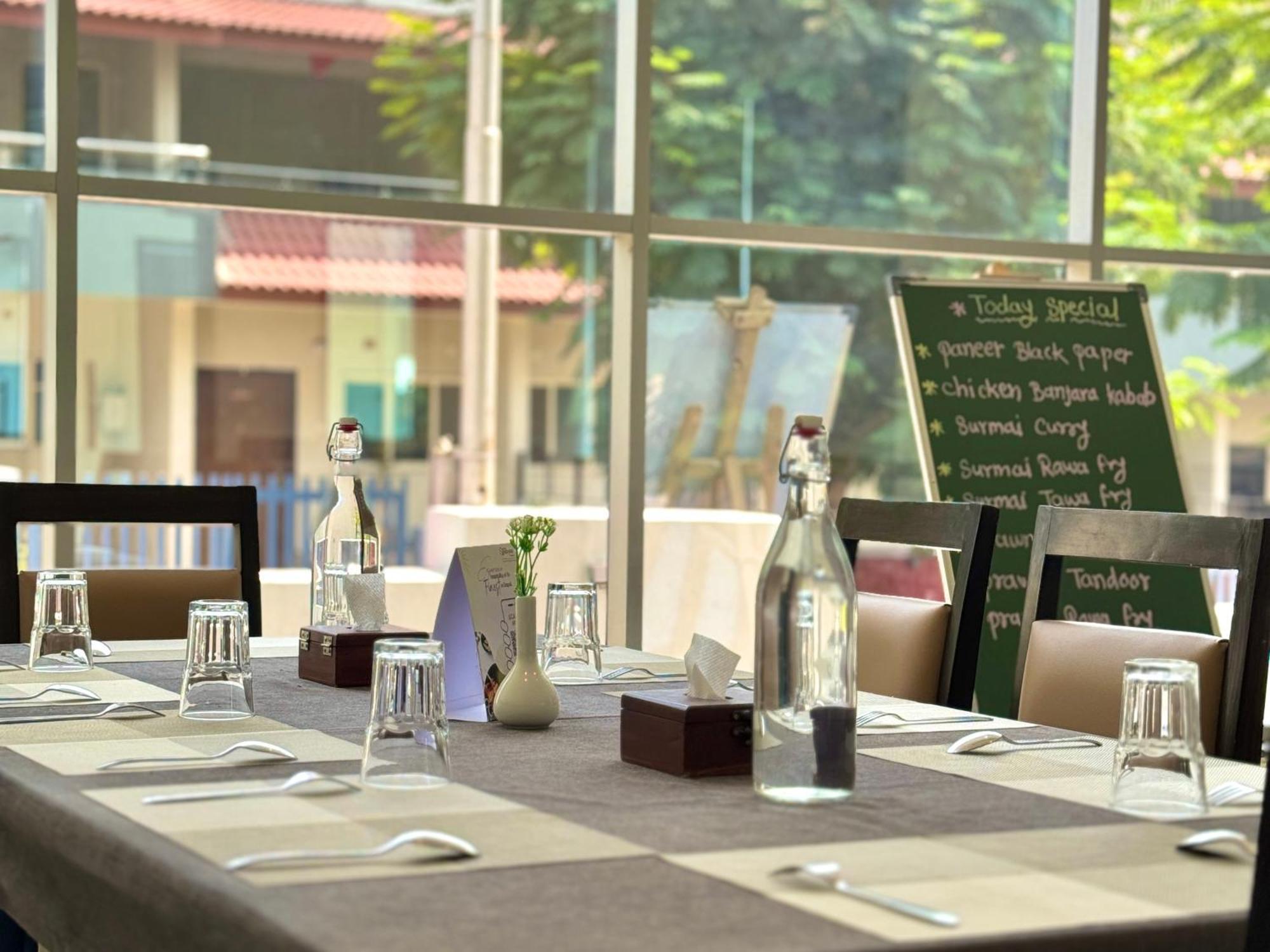 Hotel Sadhana Executive Dapoli Ngoại thất bức ảnh